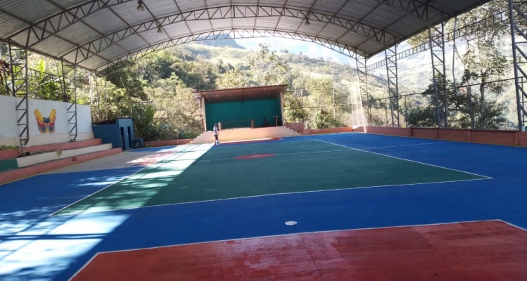 SE REALIZO EL PINTADO DE LA CANCHA DEL BARRIO PIEDRAS VERDES 